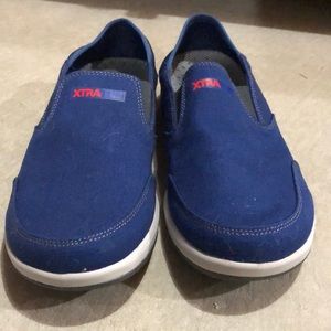 Men’s Xtratuf slip on shoes 10.5 blue